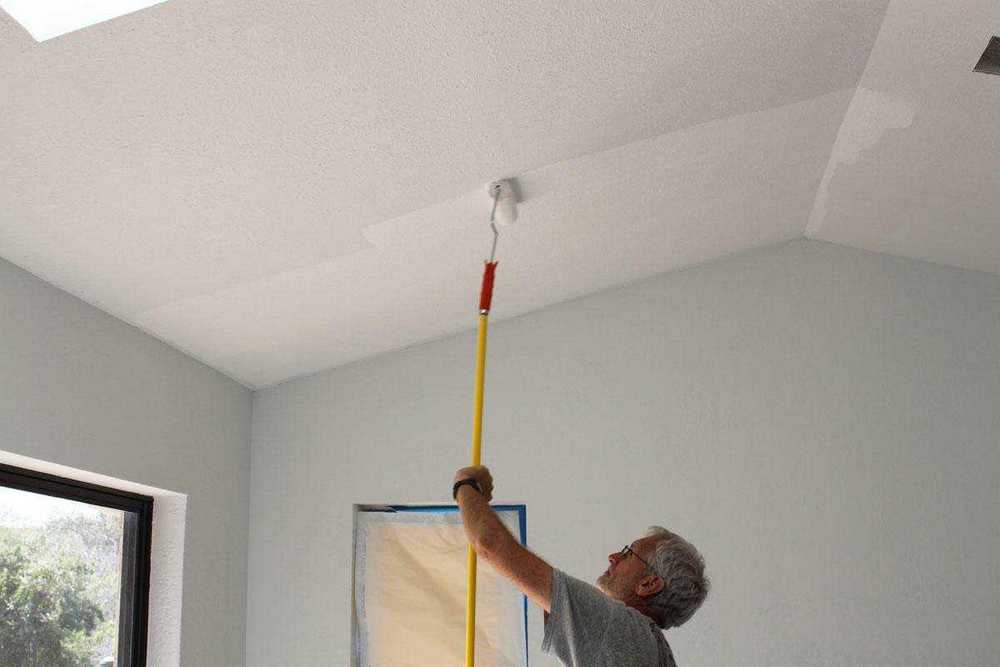 Малярный валик для покраски потолка